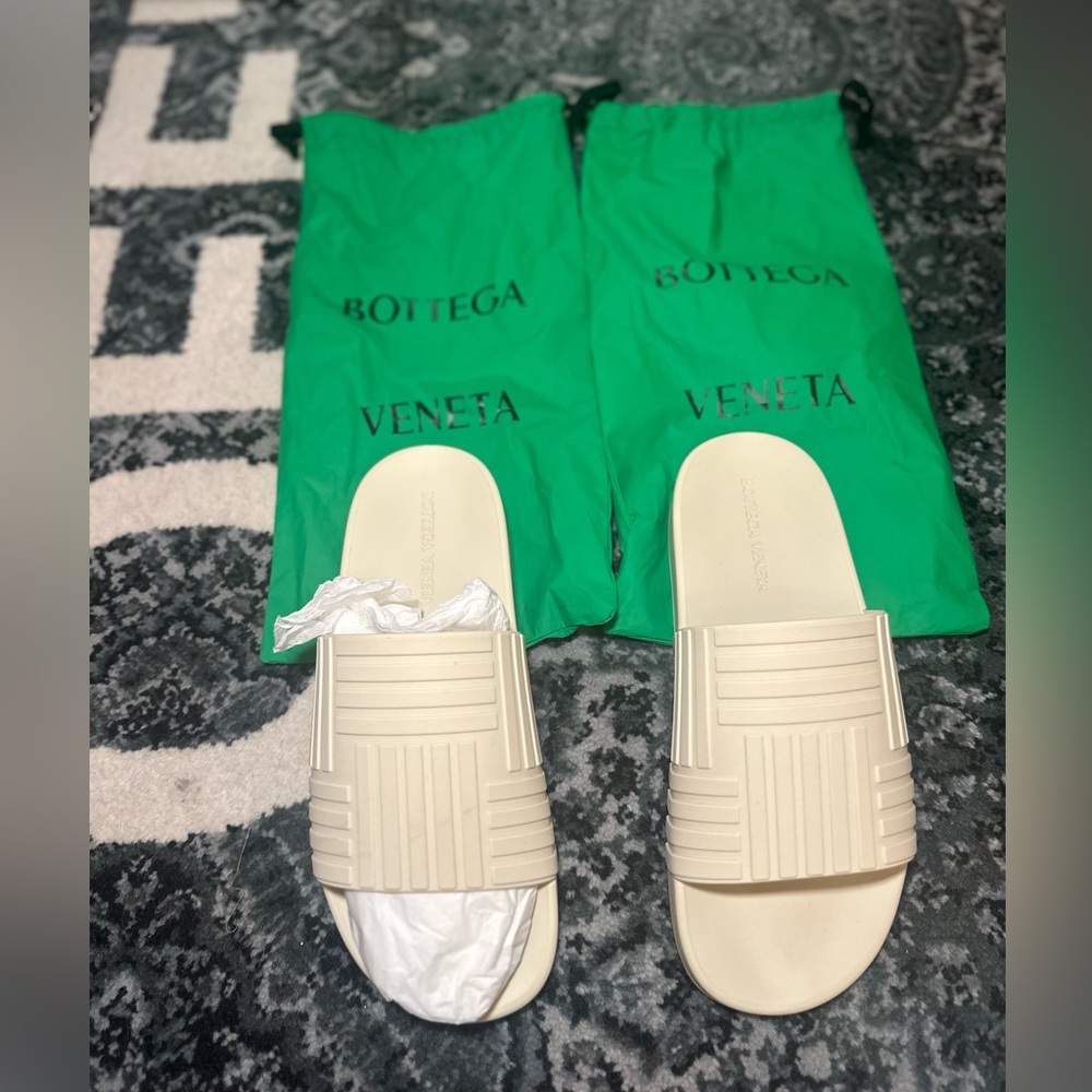 Bottega Veneta Mens Pool Slides